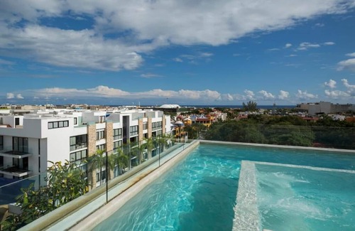 12th Street Condo | One bedroom Condo-WIFI and a Beautif Rooftop with amazing Pool!