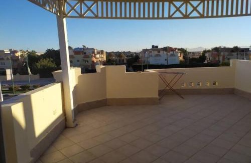 Hurghada Apartment | One bedroom flat with large terrace in a villa with swimming pool