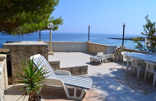 Monopoli House | One bedroom house at Monopoli 100 m away from the beach with enclosed garden and wifi