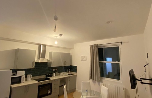 Walpole Apartment | One bedroom in Ealing F3