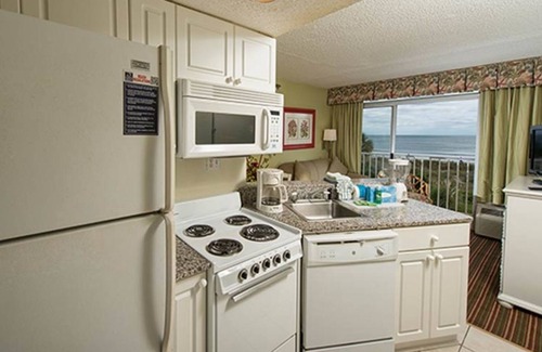 Downtown Myrtle Beach Resort | One Bedroom Ocean Front Condo, Myrtle Beach, South Carolina 2555389