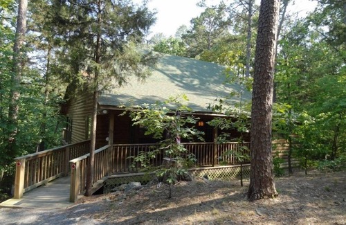 Mount Ida Cottage | One bedroom, one bath log-sided cottage with private hot tub on Lake Ouachita. by RedAwning