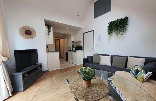 Roath Apartment | One Bedroom Private Garden Apartment BY PROPERTY PROMISE