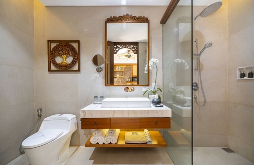 Downtown Kuta Hotel | One Bedroom Suite 2 minutes to Kuta Beach