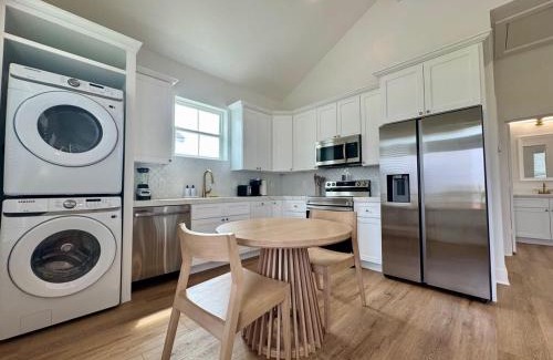 Galveston House | One Bedroom Villa Walk to Beach