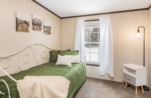 Jeffersonville House | One level- 5 miles to Smuggs- 13 miles to Stowe