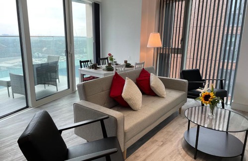 East Acton Apartment | One west point