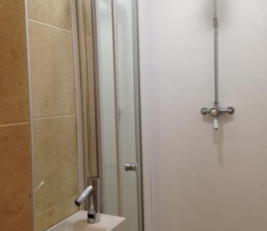 Kennington Hostel | Onefam Waterloo 18-36 years old