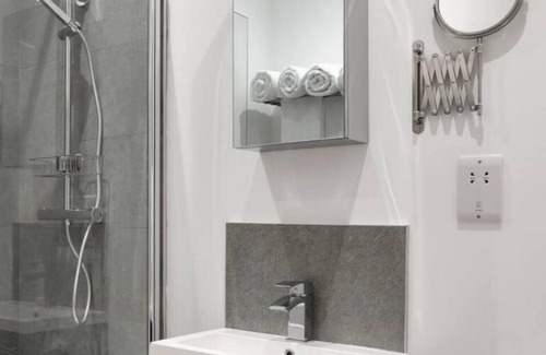 Birmingham City Centre Apartment | OneFiveSix Unique ApartHotel 2 Bed