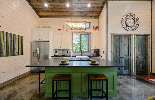 Hochatown Cabin | OneLove BRAND NEW 1 Bedroom HIGH LUXE near Broken Bow Lake