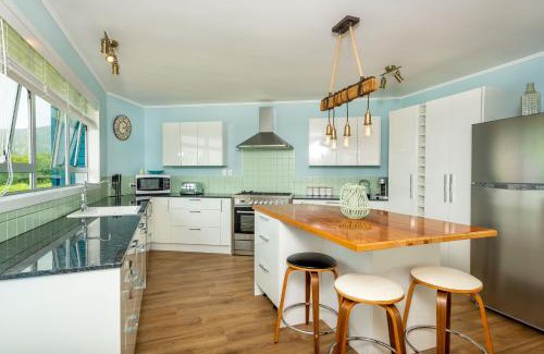 Opononi House | ONEPU MOANA 4-6 Bdr Holiday Home