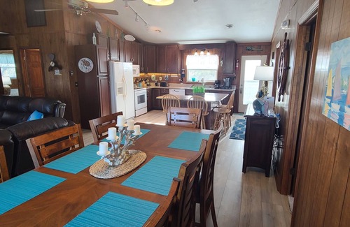 South Nags Head Cottage | Only 2 min. Walk to Beach! Private Salt-Water Pool, Hot Tub, Backyard Pond.