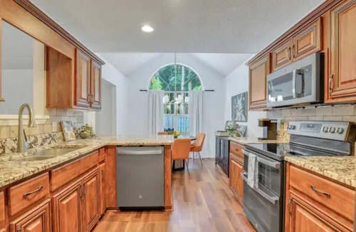 Savannah House | Only 9 Miles to Downtown! Pool, Fire Pit, Game Room