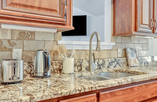 Savannah House | Only 9 Miles to Downtown! Pool, Fire Pit, Game Room