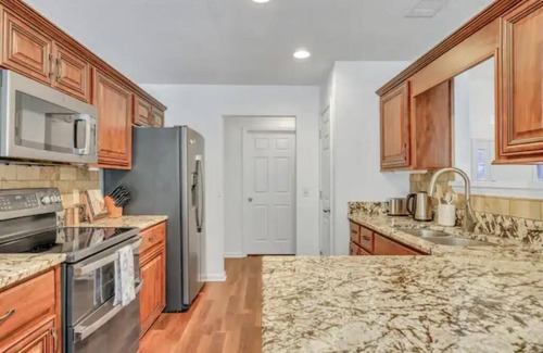 Savannah House | Only 9 Miles to Downtown! Pool, Fire Pit, Game Room