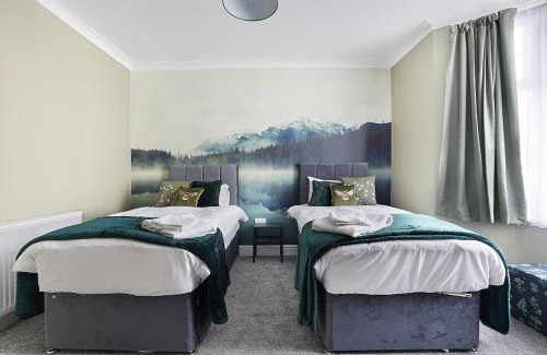 Dartford House | OnSiteStays - Stylish 5 bedroom house with 3 bathrooms