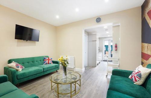 Dartford House | OnSiteStays - Stylish 5 bedroom house with 3 bathrooms