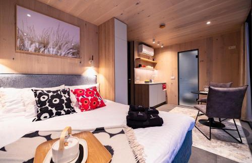 Pyhtaa Apartment | ÖÖD Mirror Houses at Versso