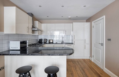 Pembridge Apartment | Open Notting Hill 2BR w/Garden, nr Shops, Dining & Park, by Blueground