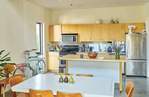 Richmond Apartment | Open plan 2 story corner loft on Division Street. 2 balconies, nbeautiful views!