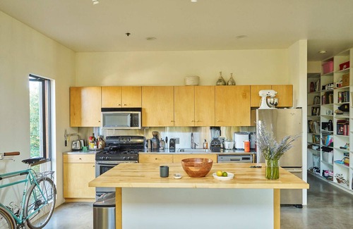 Richmond Apartment | Open plan 2 story corner loft on Division Street. 2 balconies, nbeautiful views!