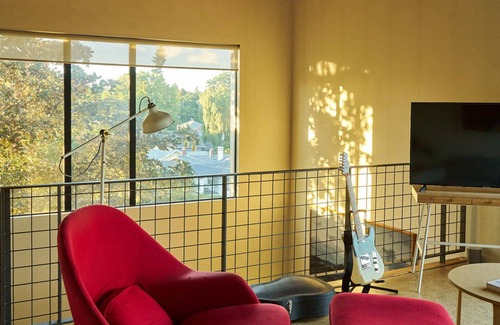 Richmond Apartment | Open plan 2 story corner loft on Division Street. 2 balconies, nbeautiful views!
