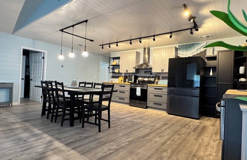 Jacksonville Beach House | Open, Spacious 4-bedroom house a short walk from the water in Jacksonville Beach