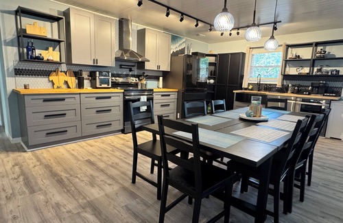 Jacksonville Beach House | Open, Spacious 4-bedroom house a short walk from the water in Jacksonville Beach