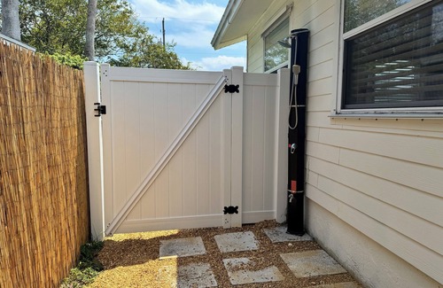 Jacksonville Beach House | Open, Spacious 4-bedroom house a short walk from the water in Jacksonville Beach