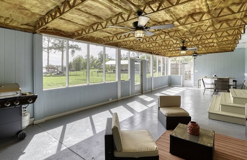 Donalsonville House | Opulence | Blue Lake House with Fire Pit