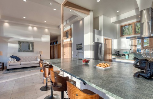 Greenbank House | Orca Ridge on Resort Road by AvantStay | A+ Views