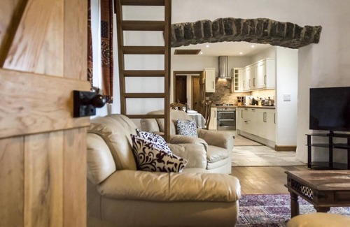 Tenby House | Orchard Cottage - Luxurious Barn Conversion - Beavers Hill