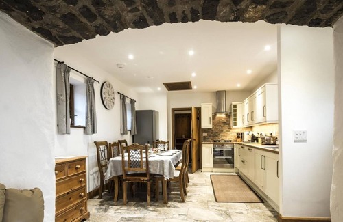 Tenby House | Orchard Cottage - Luxurious Barn Conversion - Beavers Hill