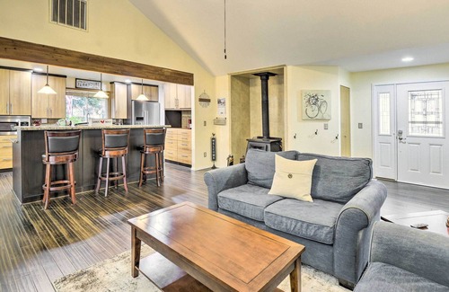 East Port Orchard House | 'Orchard Oasis' Retreat w/ Game Room!