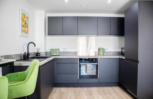 Vauxhall Apartment | Oriel Suite - Central - Contractors - 6 Beds