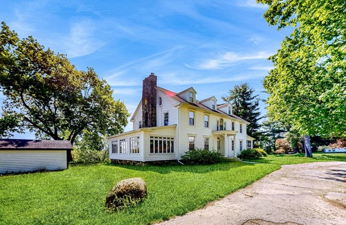 Rotterdam Junction House | Original farmhouse with modern upgrades on sustainable working farm
