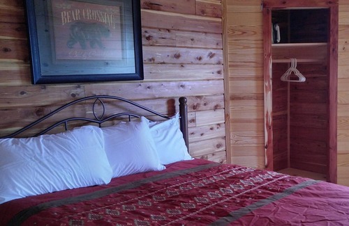 Compton Cabin | Original log cabin with modern comfort