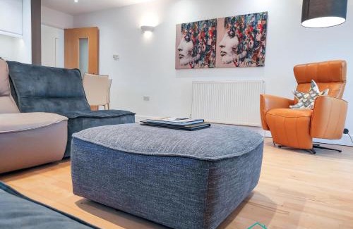 Milford Haven Apartment | Orion House - Luxury Apartment overlooking Milford Marina, Pembrokeshire