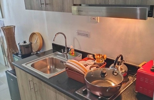 Highway Hills Apartment | Ortigas Center Prime Accommodations