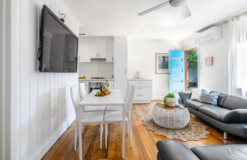 Ocean Grove House | Orton Blue- Beachside getaway for 4, Pets welcome, Aircon, Park and walk to everything!