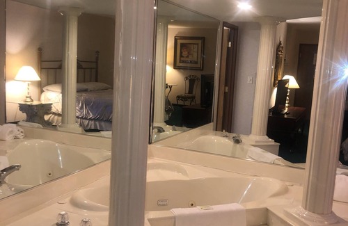 Osage Beach Hotel | Osage Village Inn