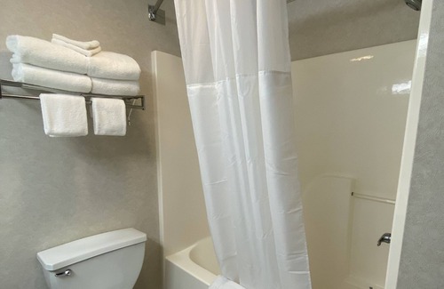 Osage Beach Hotel | Osage Village Inn