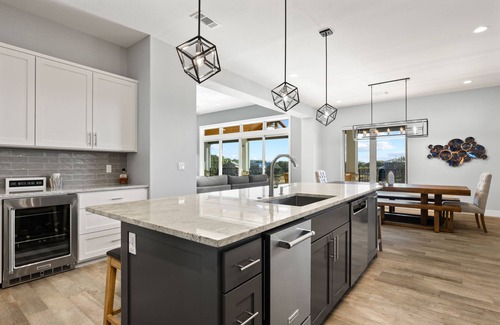 Kingsland House | Osi Lago LBJ Luxury Lakefront Resort - Sleeps 27, Pool, Spa, Boating, Golf, Wine