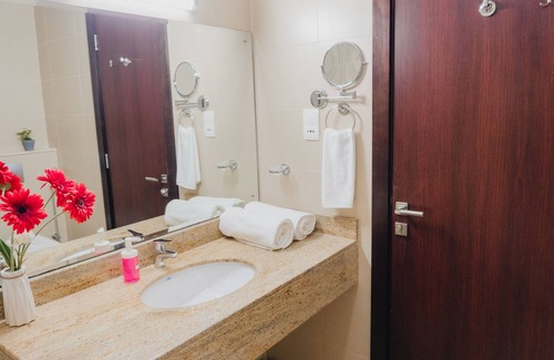 Dubai Sports City Apartment | OSKENA Vacation Homes - The Medalist Tower Sport city