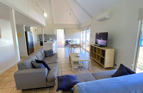 Exmouth Villa | Osprey Holiday Village Unit 105