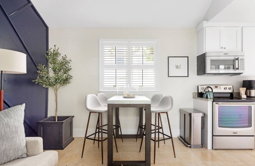 Downtown Charleston Apartment | Oswego Bungalow | Hampton Park Oasis