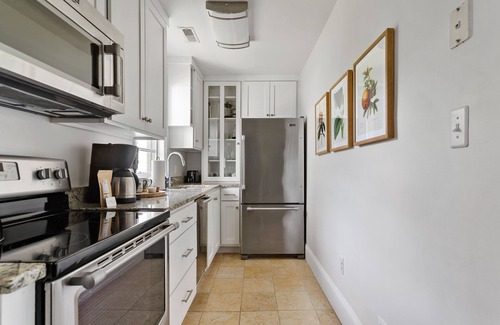 Downtown Charleston Apartment | Oswego Bungalow | Hampton Park Oasis