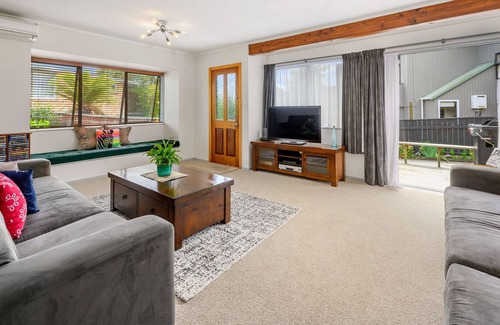 Springfield House | Otonga Cottage - Stay 3 Pay 2