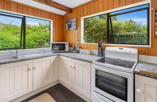 Springfield House | Otonga Cottage - Stay 3 Pay 2