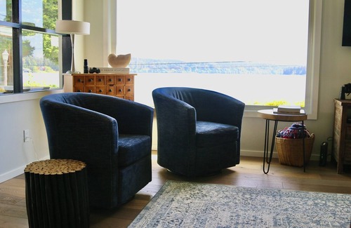 Vashon Island House | Otter Getaway - Quartermaster Harbor Beach House.